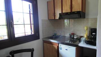 Réfrigérateur, plaque de cuisson, machine à expresso