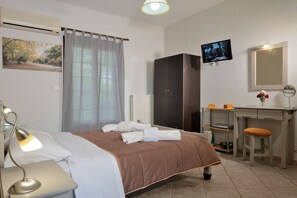 Verdunkelungsvorhänge, schallisolierte Zimmer, Bügeleisen/Bügelbrett