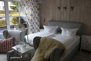 Down duvets, in-room safe, desk, blackout curtains - Landhaus Foresta (Braunlage)