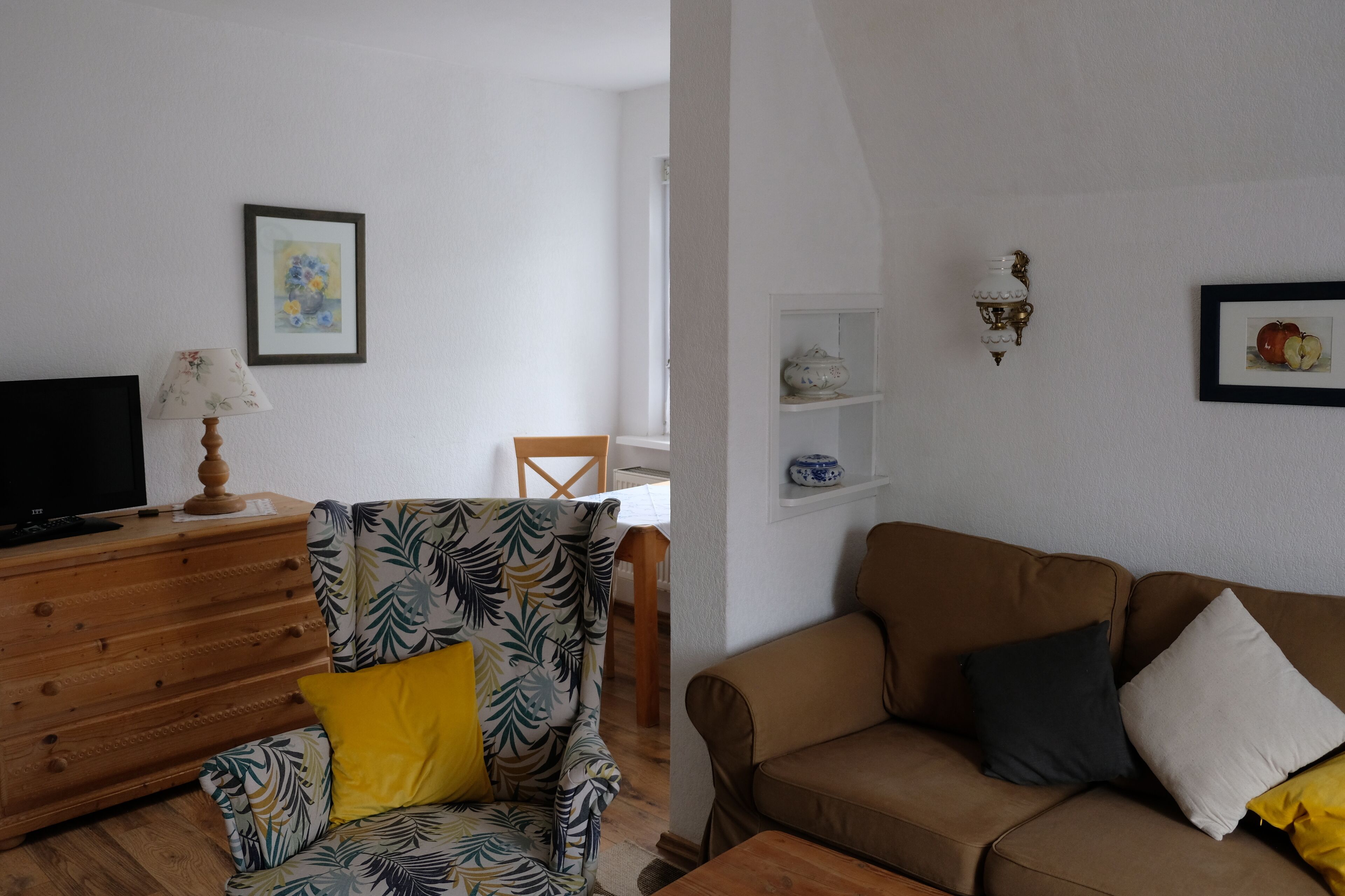 comfort apartment, 1 bedroom, mountain view | living area | flat-screen tv