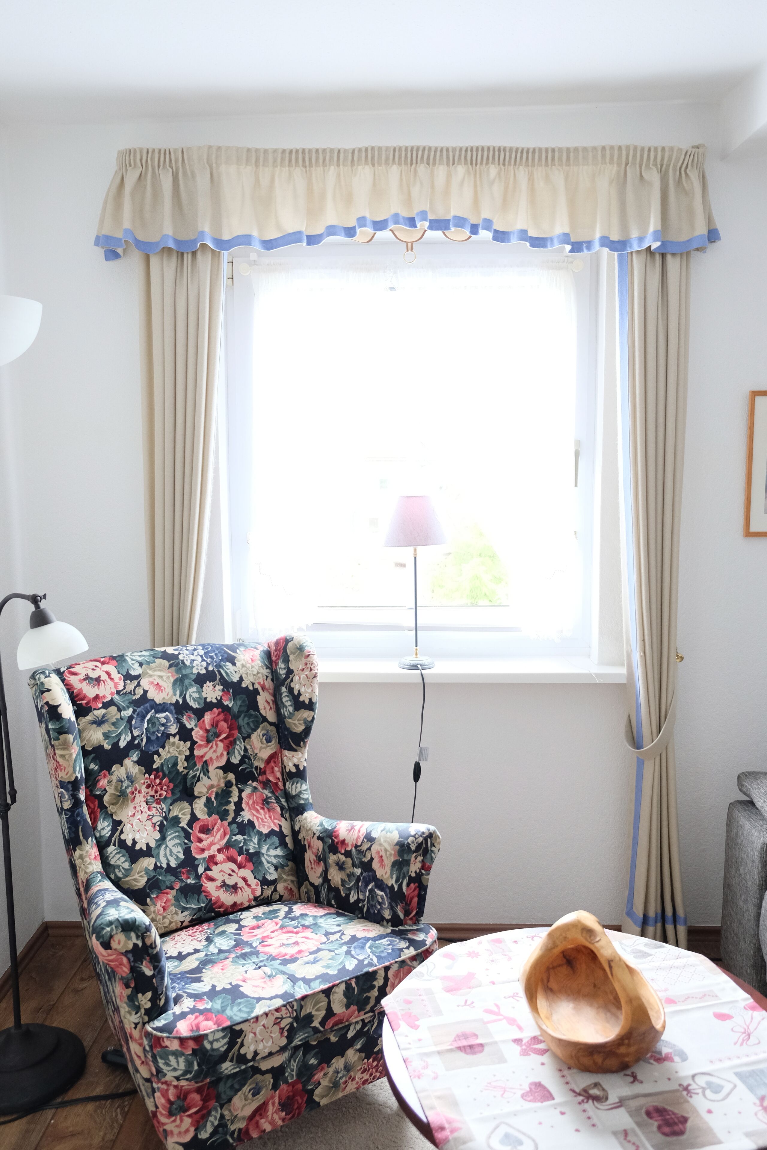 comfort apartment, 1 bedroom, mountain view | living area | flat-screen tv