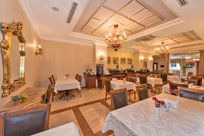 Hi ha 3 restaurants amb esmorzars