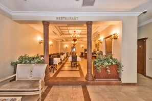 3 restaurants; breakfast, lunch, and dinner served - Antis Hotel - Special Class (Istanbul)