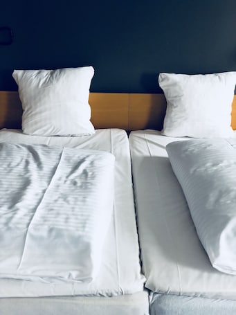 Decoración personalizada, muebles diferentes, escritorio y wifi gratis