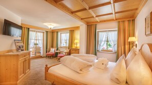 Double Room | Hypo-allergenic bedding, in-room safe, desk, free WiFi - Hotel Gaspingerhof (Gerlos)