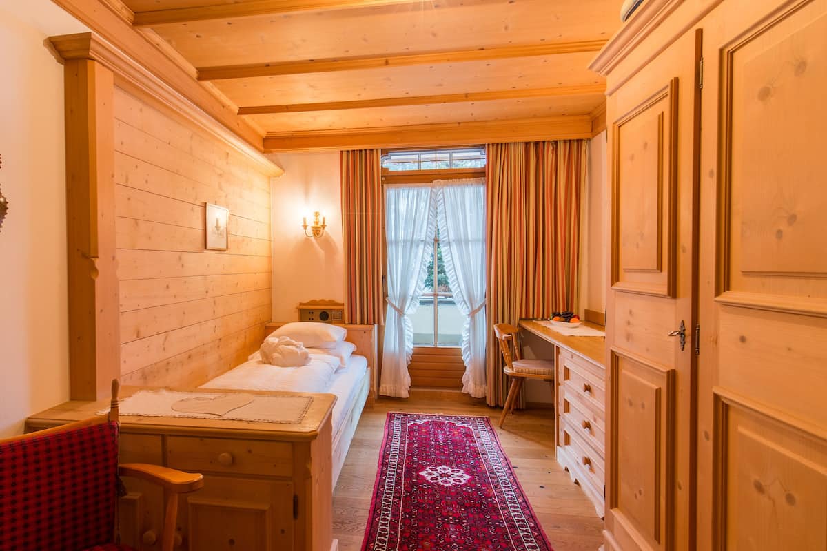Einzelzimmer (Waldblick) | 1 Schlafzimmer, Allergikerbettwaren, Zimmersafe, Schreibtisch