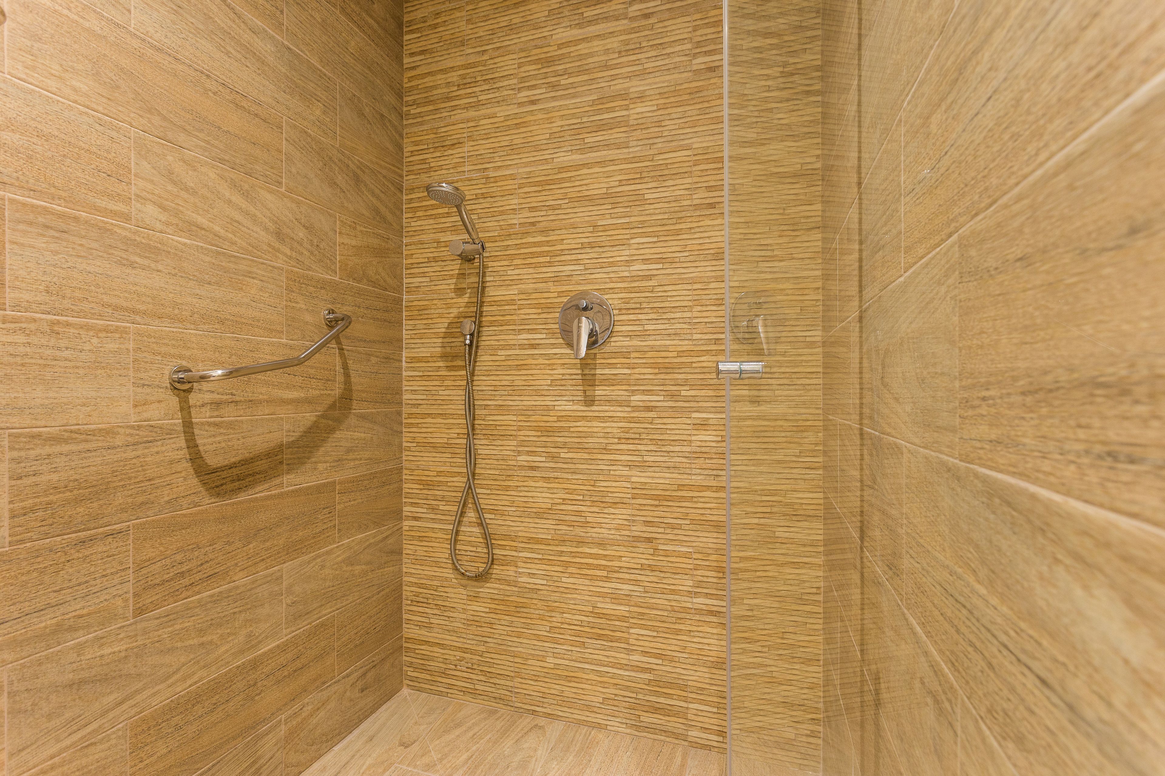 apartment, 1 bedroom, balcony, annex building (30m from hotel) | bathroom shower