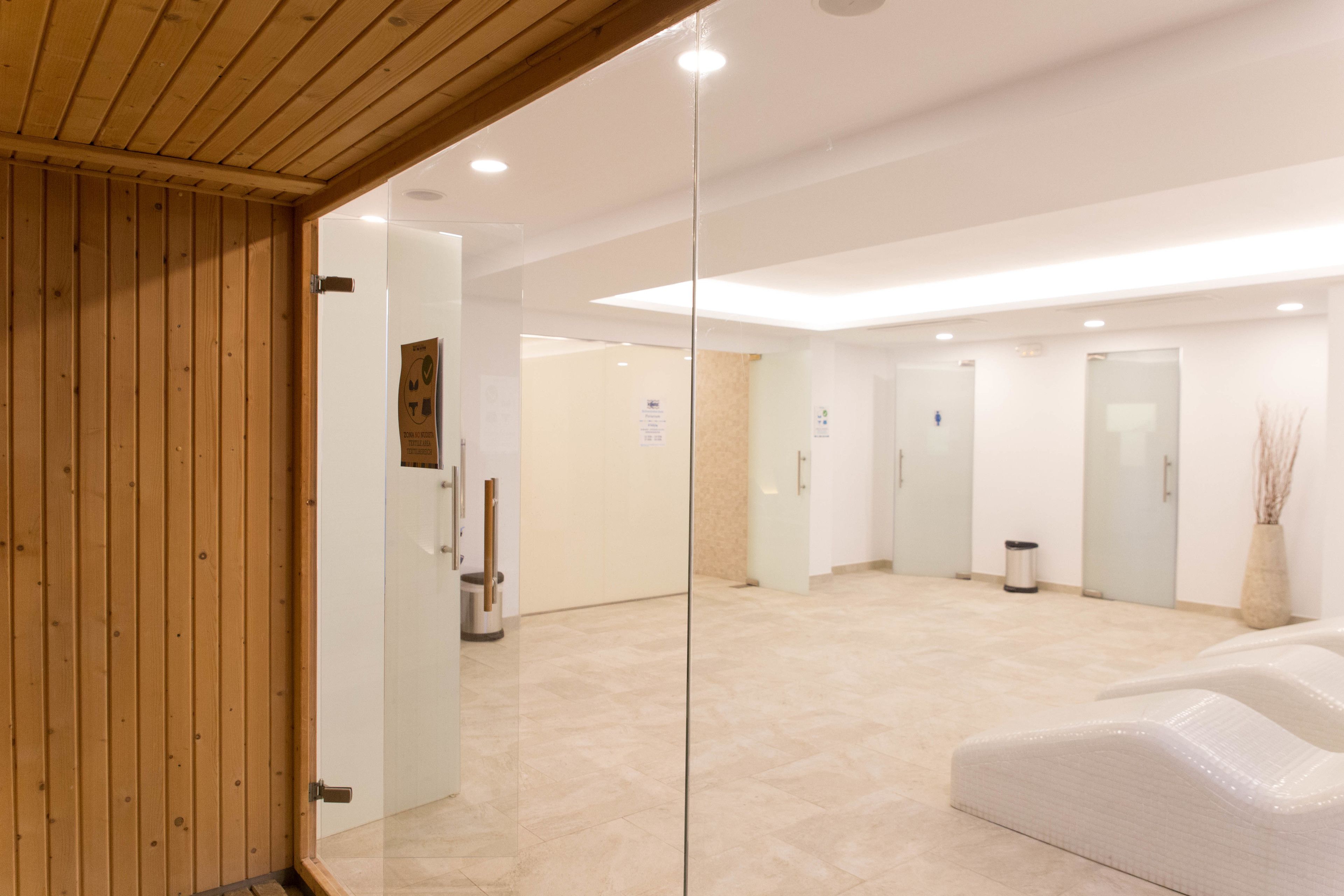 couples treatment room(s), sauna, turkish bath/hammam, body treatments