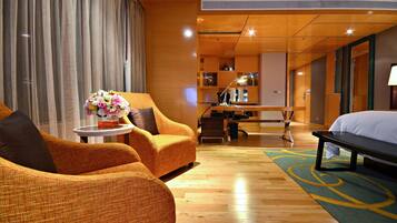 Executive Suite, 1 Bedroom | Premium bedding, down duvets, pillow-top beds, minibar