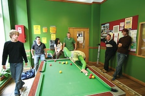 Billiards - Avalon House Hostel (Dublin)