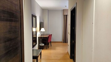 Standard Single Room | Premium bedding, down comforters, memory foam beds, minibar