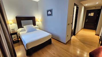 Standard Single Room | Premium bedding, down comforters, memory foam beds, minibar