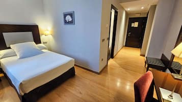 Standard Single Room | Premium bedding, down comforters, memory foam beds, minibar