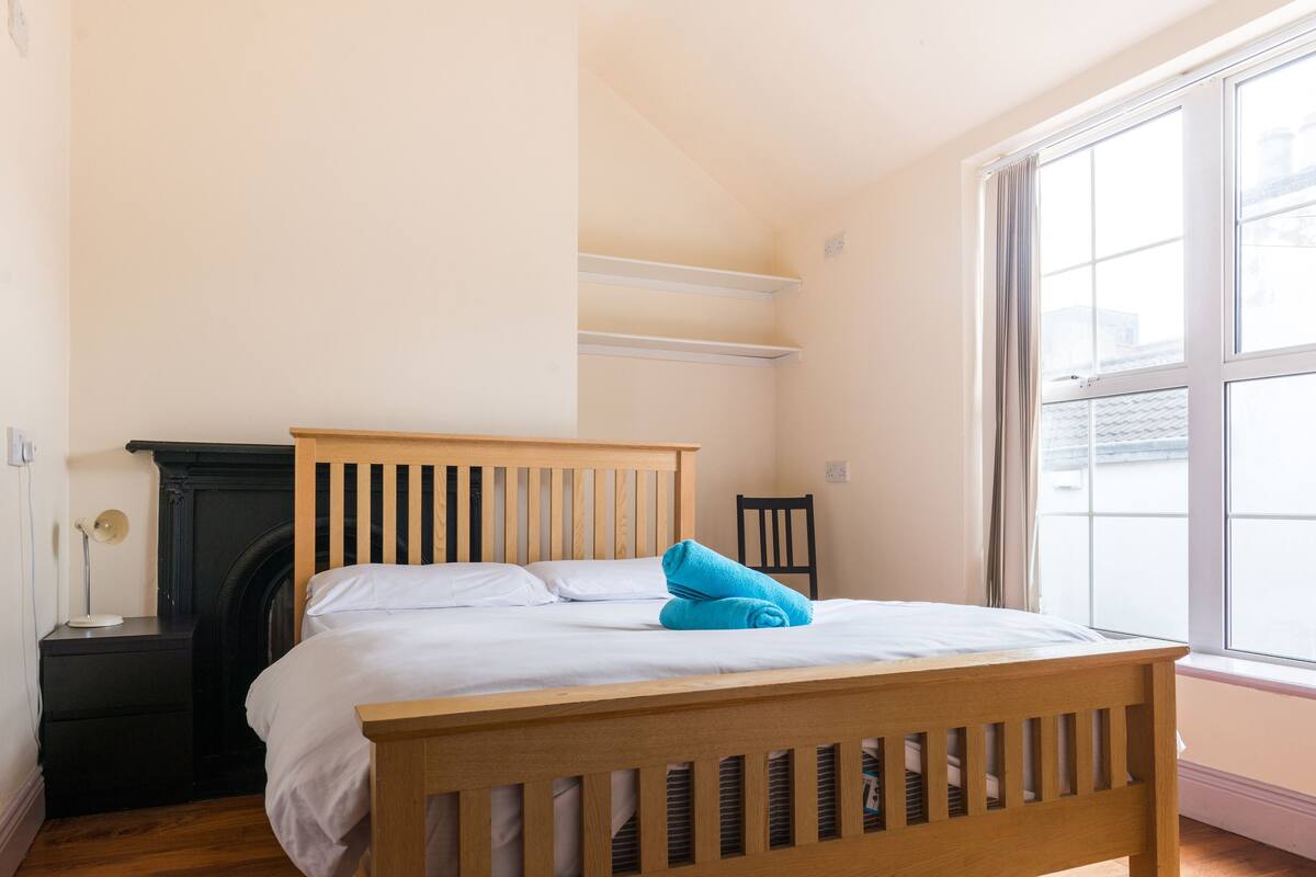 Double Room, Ensuite | Pillowtop beds, iron/ironing board (on request), WiFi (free)