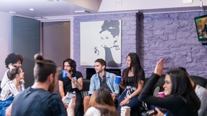 Coin salon dans le hall