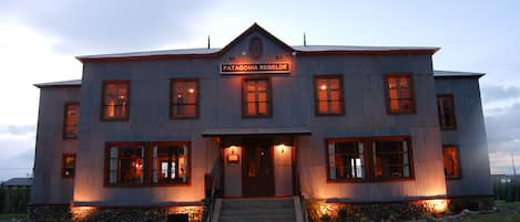 Façade de l’hébergement - soirée/nuit