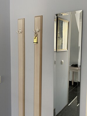 Apartamento (2 Adults) | Camas Select Comfort, cofres nos quartos, individualmente mobiliados