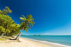 Private beach nearby, surfing - Clifton Sands Holiday Apartments (Clifton Beach)