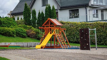 Children’s play area – outdoor