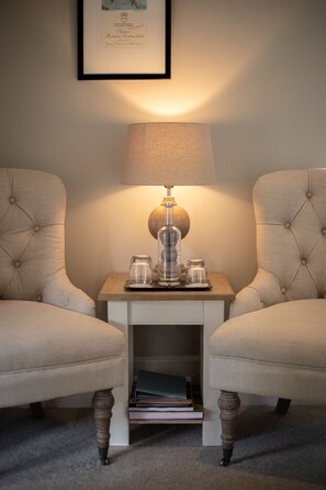 特色装修、特色家居、办公桌、熨斗/熨衣板