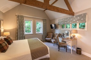 Dihias secara berasingan, dilengkapkan perabot secara berasingan, meja