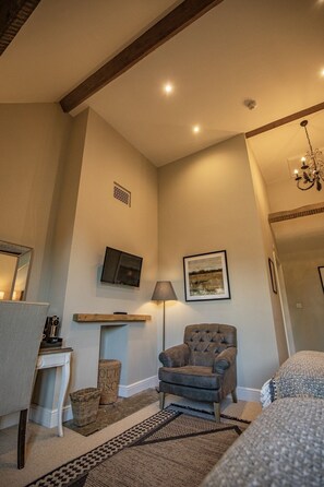 Individuell dekoriert, individuell eingerichtet, Schreibtisch