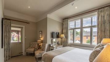 Individuell dekoriert, individuell eingerichtet, Schreibtisch