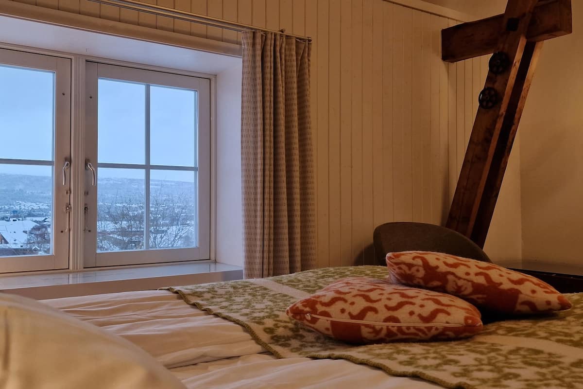 double room (in the historic wool factory) | 1 bedroom, free wifi, bed sheets