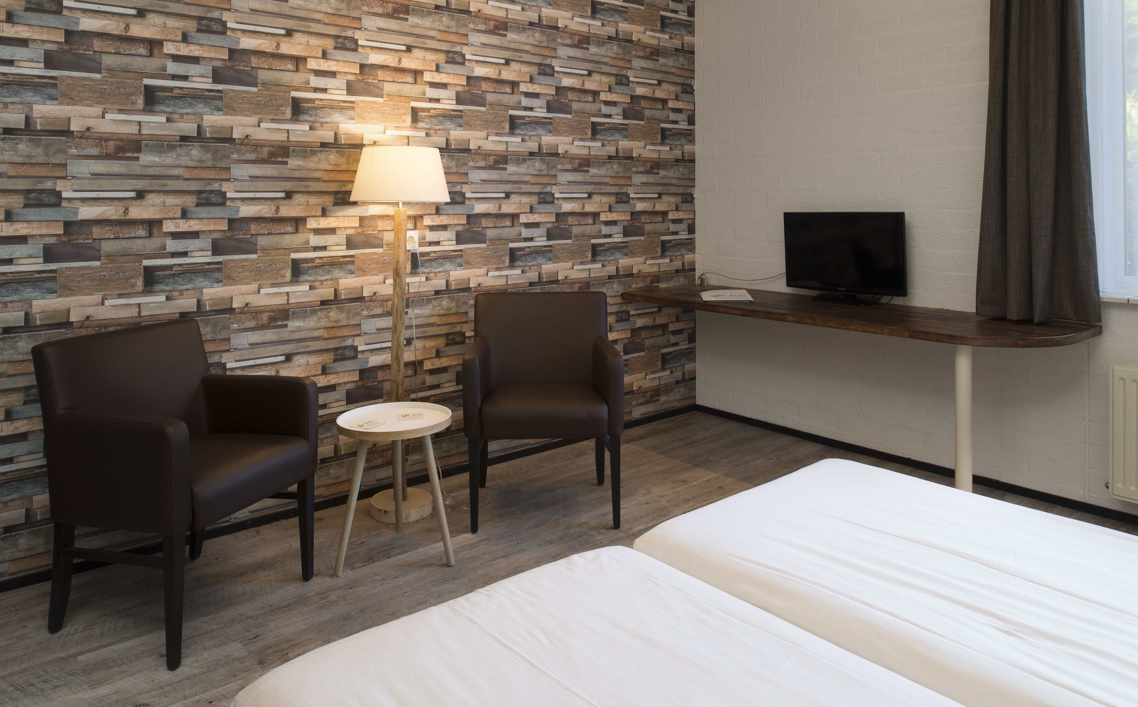 double or twin room | 1 bedroom, pillow-top beds, individually furnished, desk