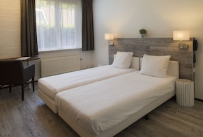 Double or Twin Room | Pillowtop beds, individually furnished, desk, laptop workspace - Hotel De Bosrand (Ede)