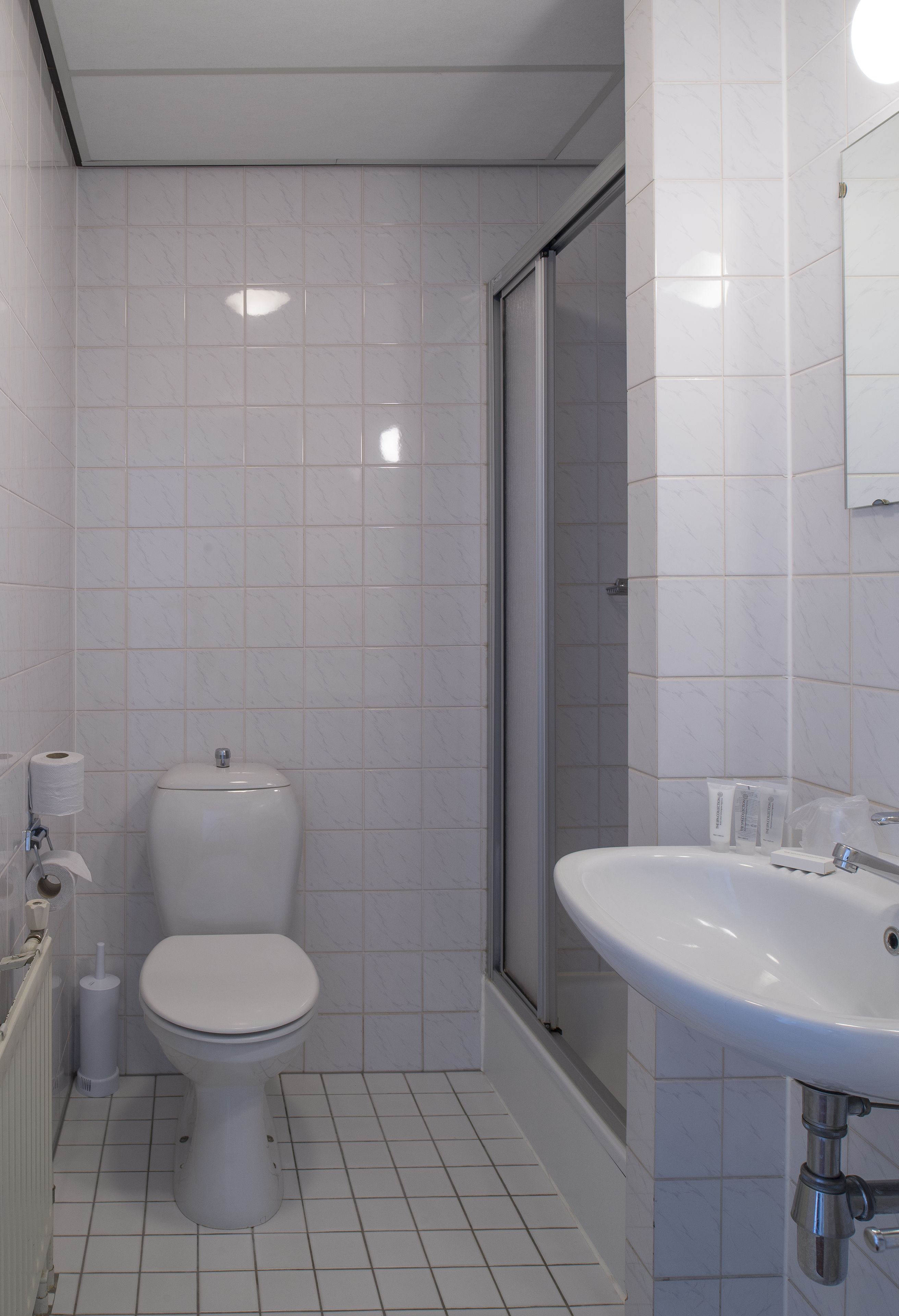 single room | bathroom | free toiletries, hair dryer, towels
