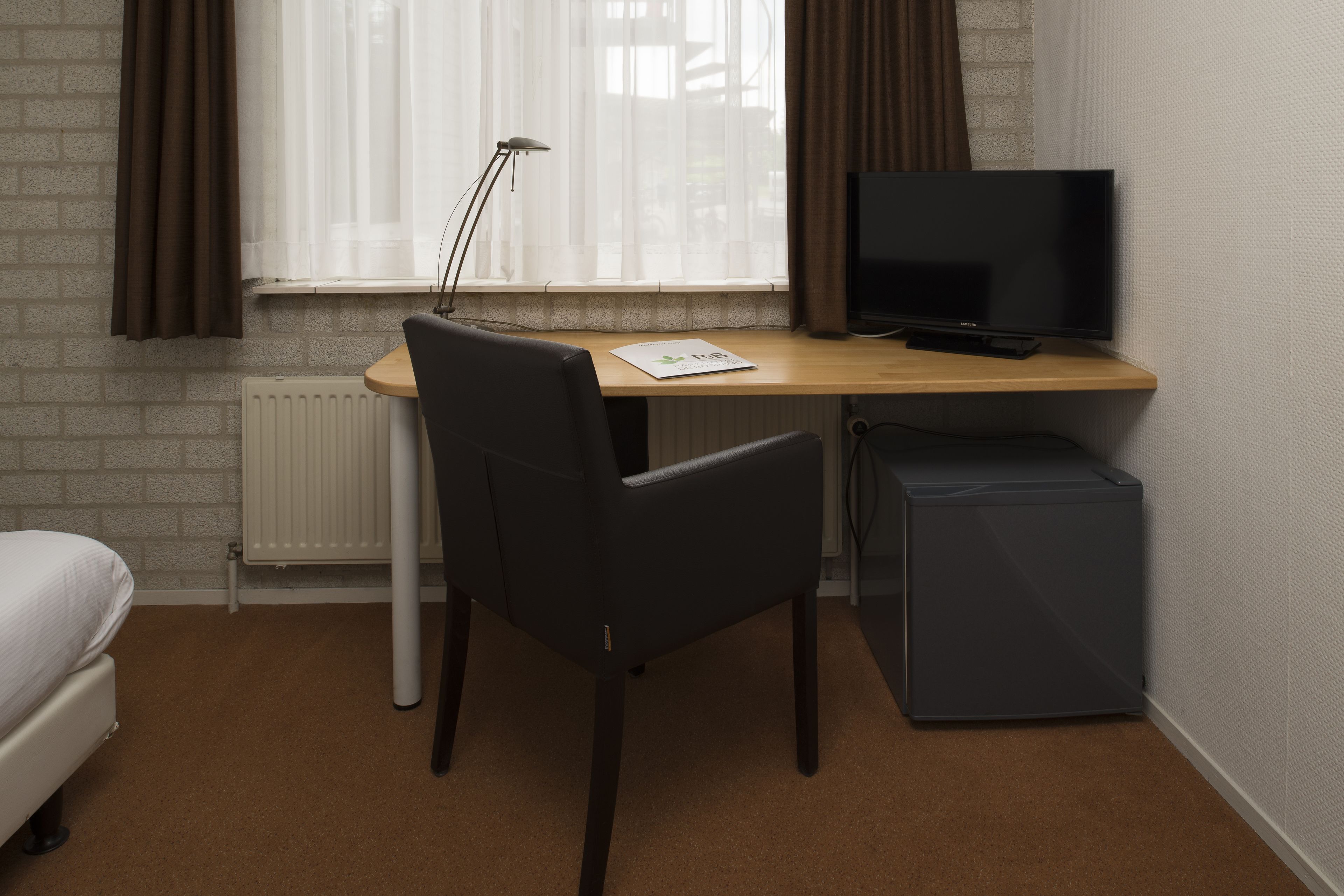 single room | 1 bedroom, pillow-top beds, individually furnished, desk