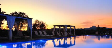Seasonal outdoor pool, pool umbrellas, sun loungers