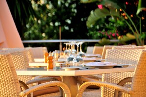 Bar (on property) - Hotel Golf Santa Ponsa (Calvia)