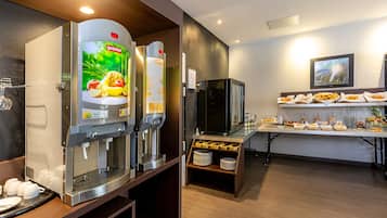 Desayuno buffet diario (EUR 9.5 por persona)