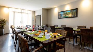 Daily buffet breakfast (EUR 9.5 per person)