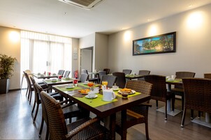 Daily buffet breakfast (EUR 9.5 per person)