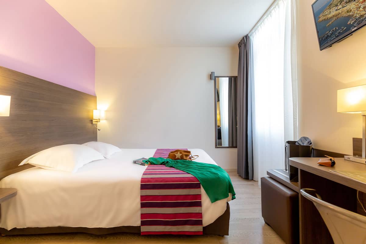 Comfort Double Room | In-room safe, desk, laptop workspace, blackout drapes
