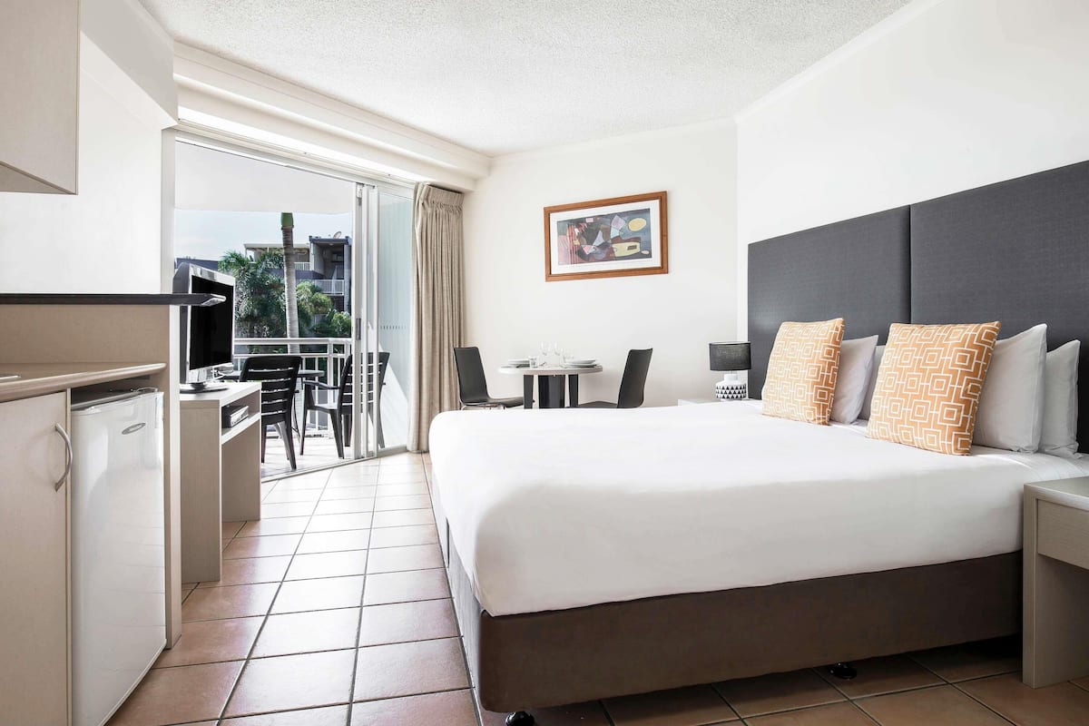 Studio | Silitysrauta/-lauta, Wi-Fi, vuodevaatteet