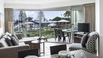 Apartment, 3 Bedrooms | Iron/ironing board, WiFi, bed sheets