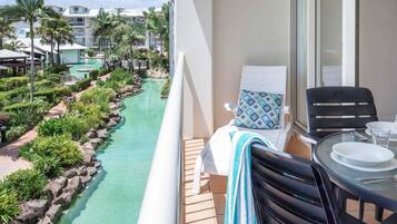 3 buitenzwembaden en een verwarmd zwembad