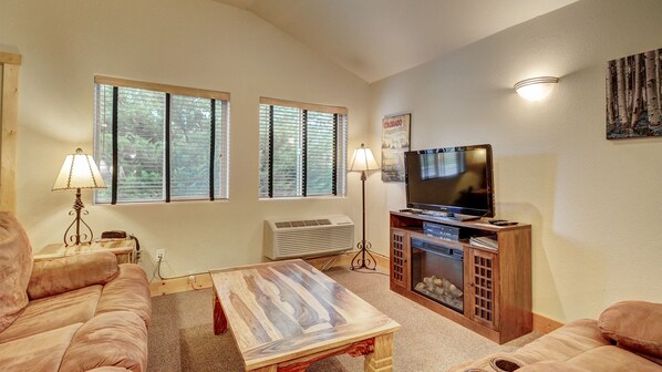 Luxury Suite, Private Bathroom No Pets