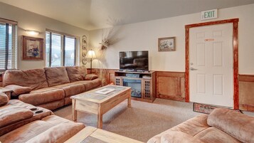 Luxury Suite, Private Bathroom (New Room 123) No Pets | Bed sheets