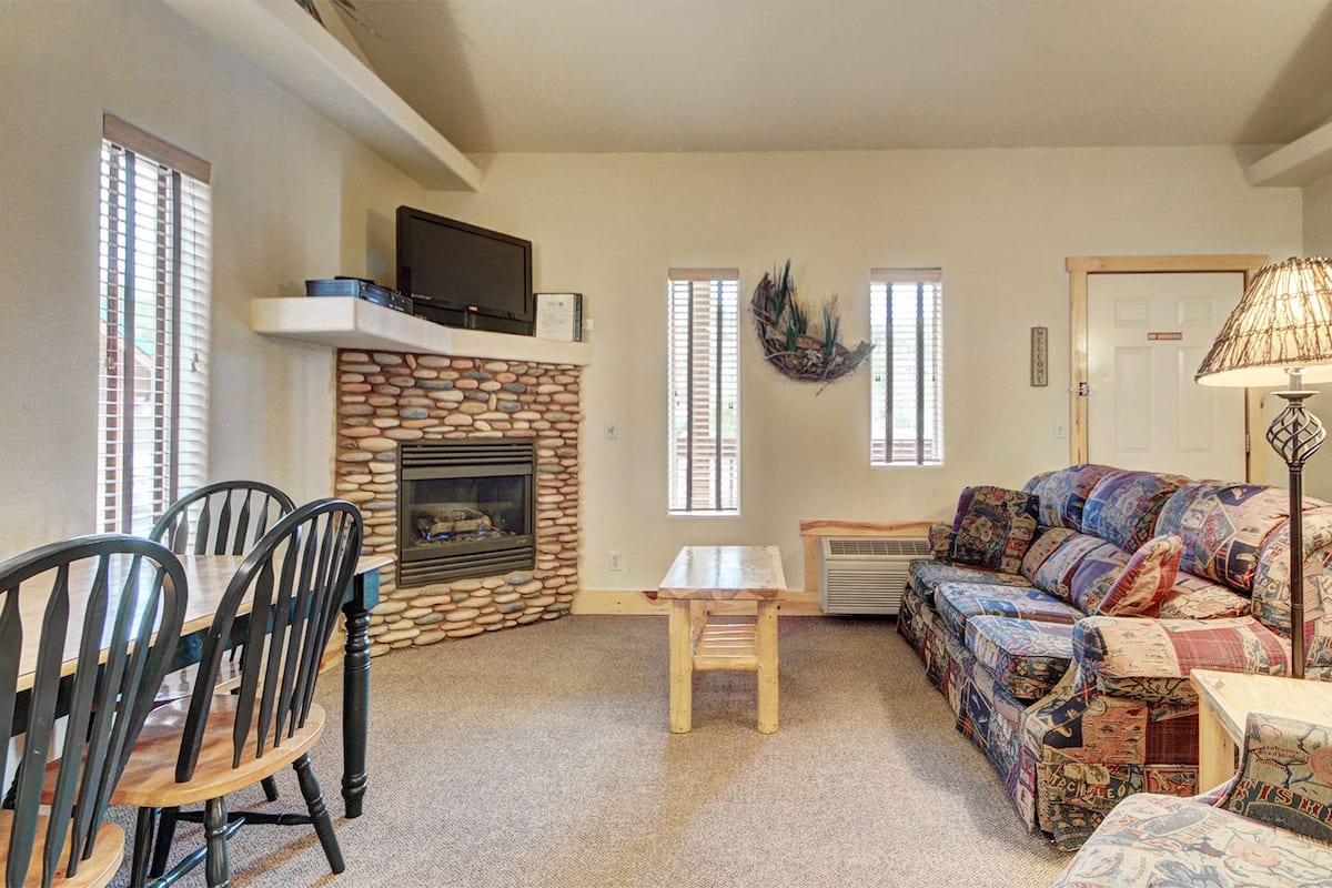 Premium Suite, Private Bathroom (2 Bedroom Suite) No Pets | Bed sheets
