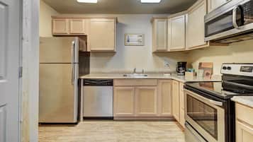๋ญ์
๋ฆฌ ์ค์ํธ, ์ ์ฉ ์์ค (124 Aspen Luxury Suite) | ์นจ๋ ์ํธ
