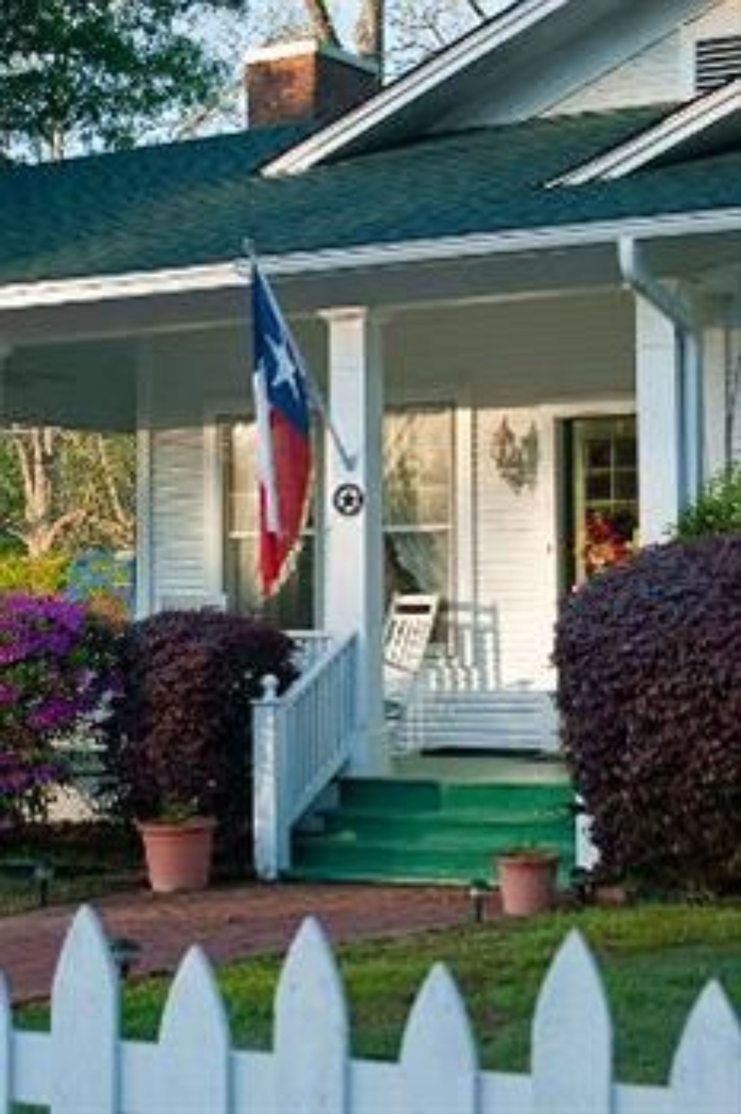 Vista frontal de la propiedad