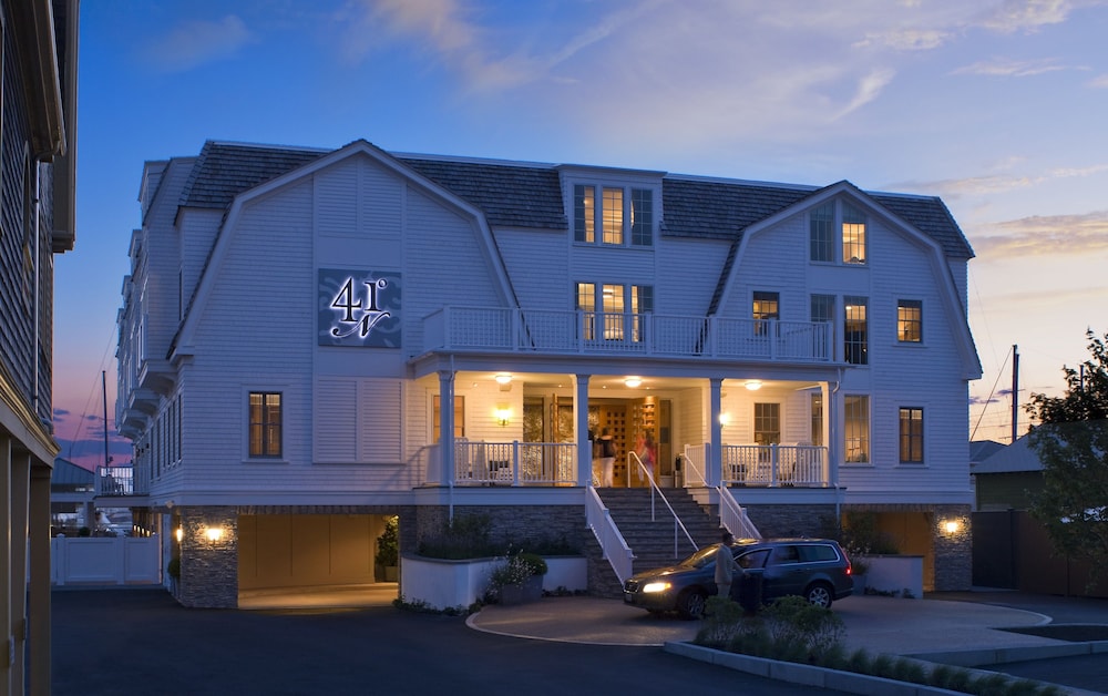 Forty 1° North by null