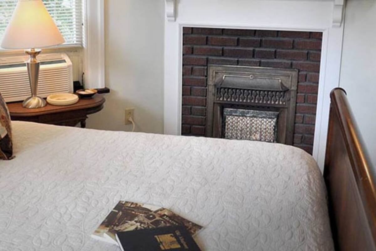 Room (Baldwin room w/ shared bath) | Individually decorated, individually furnished, free WiFi, bed sheets