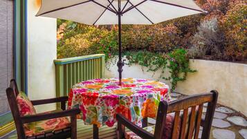 客房 (Four-Poster Queen with Patio) | 露台