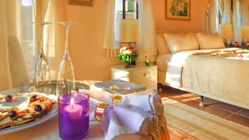 Habitación (Romantic King with Balcony) | Sábanas de algodón egipcio y ropa de cama de alta calidad